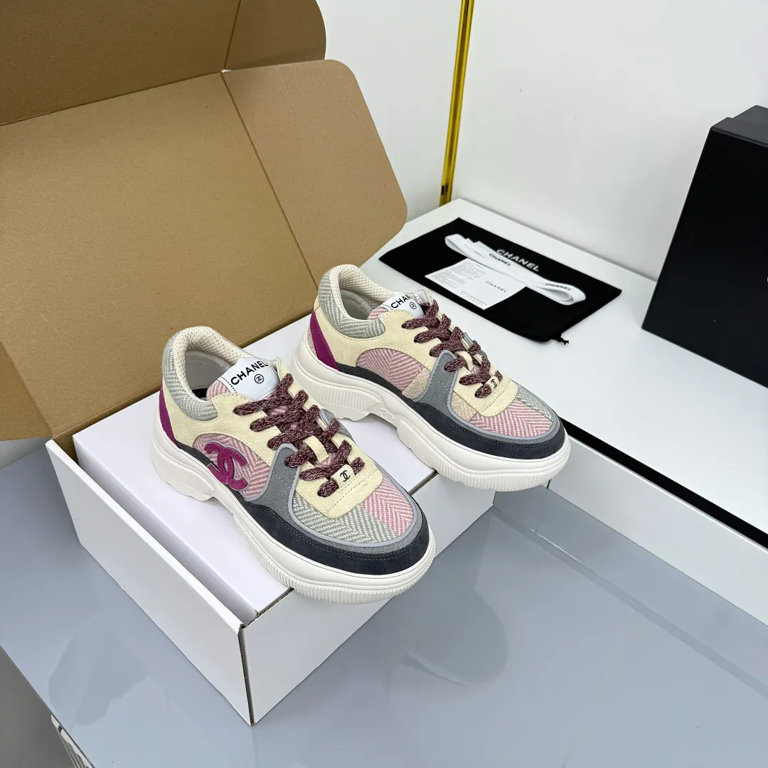 👟👟Ex-factory price 620👟👟 Chanel bread shoes ~ original calfskin panda shoes Chanel 25C latest hot style panda black and white sports shoes casual sneakers Xiaoxiang hot item classic black and white panda color coco girls must pay Fabric: original custom mixed sheepskin lining: original imported breathable mesh lining outsole: Original molded rubber + TPU combination Size: Women's 35-41